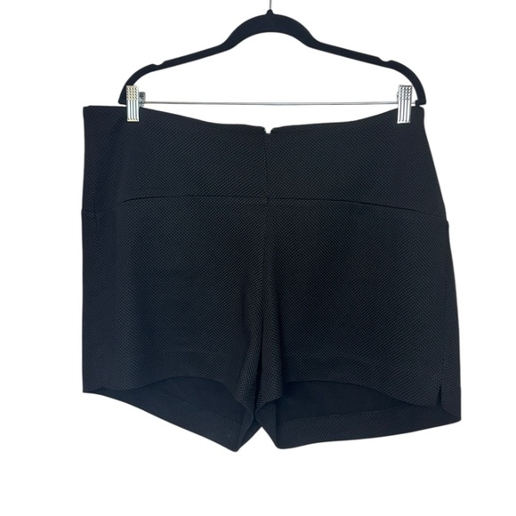 ๐ Torrid Textured Shorts Black - Picture 1 of 8